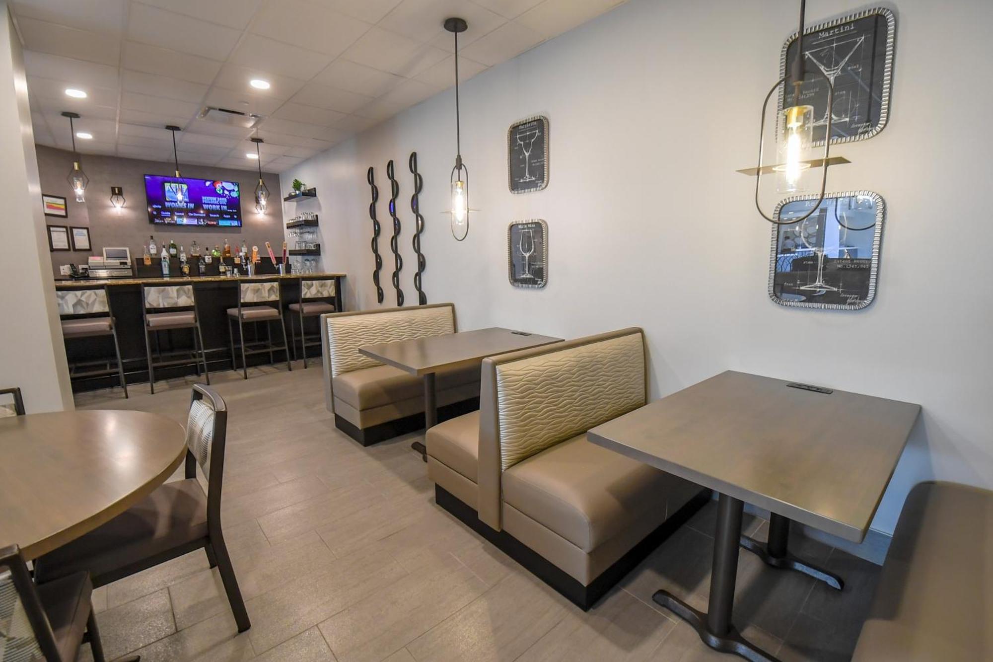 Euro-Suites Hotel Morgantown Zewnętrze zdjęcie