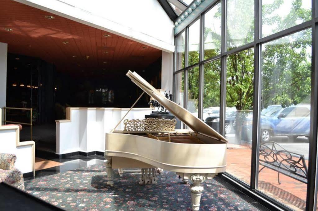 Euro-Suites Hotel Morgantown Zewnętrze zdjęcie
